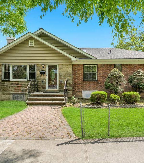 Casa com 2 Quartos à Venda em Fresh Meadows - Nova Iorque - EUA
