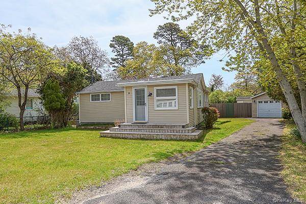 Casa de 2 Dormitorios en Venta en Hampton Bays - Nueva York - EE. UU.