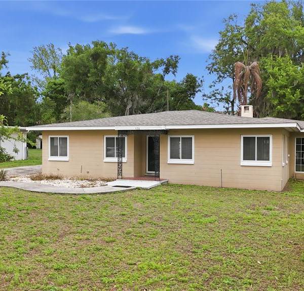 Maison de 2 Chambres à Vendre à Howey In The Hills - Floride - États-Unis