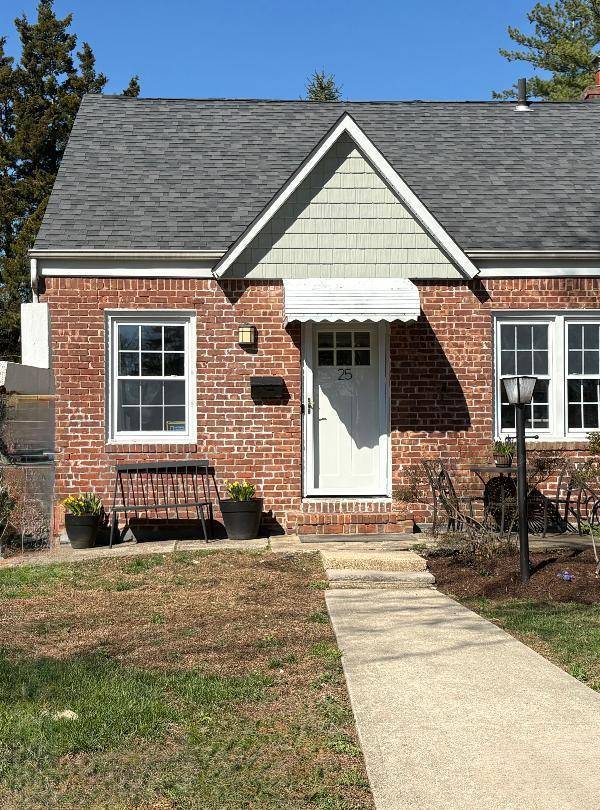 2 Bedroom Home for Sale in New Hyde Park - New York - USA