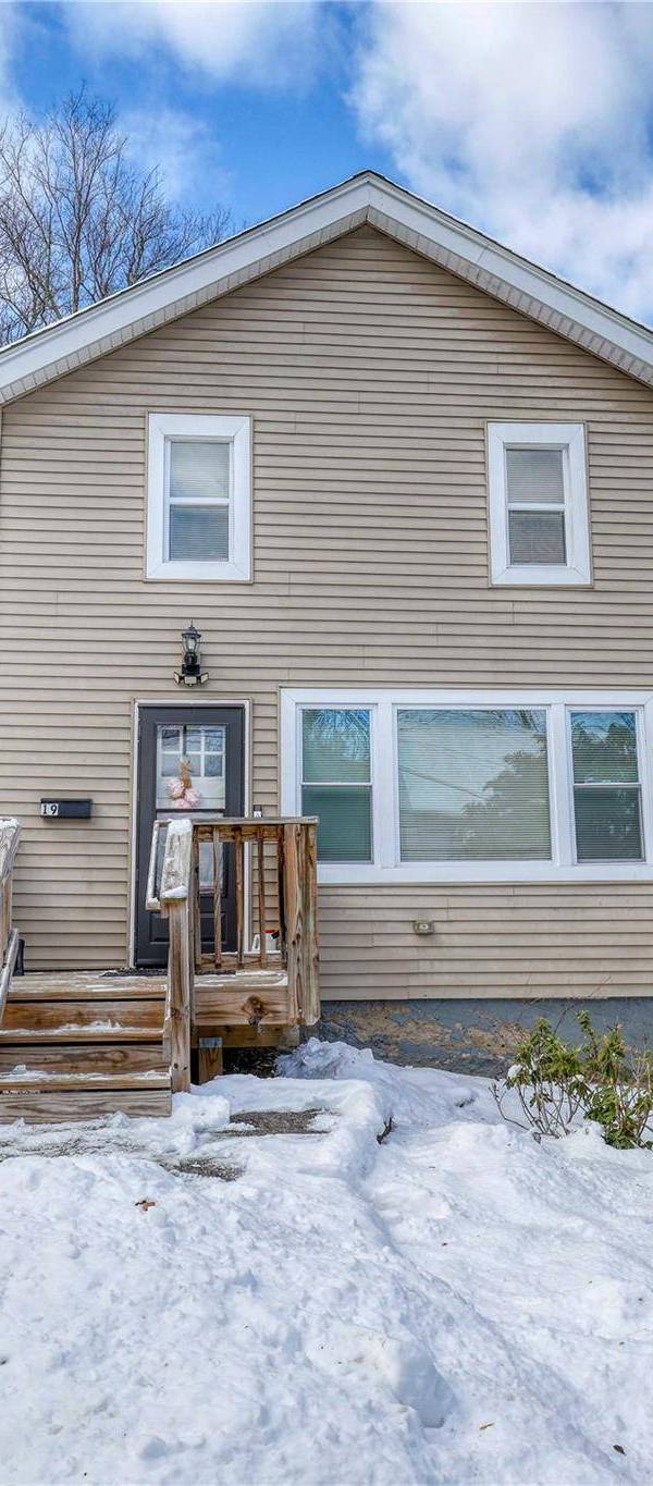 Home with 2 Bedrooms for Sale in Ulster Park - New York - USA