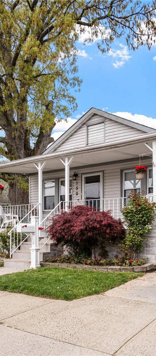 Casa de 2 Dormitorios en Venta en Valley Stream - Nueva York - EE. UU.