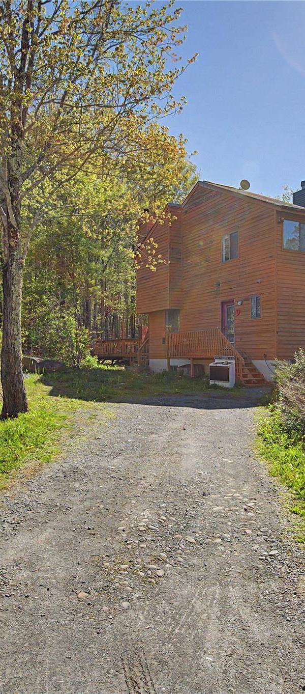 Casa de 2 Dormitorios en Venta en Woodridge - Nueva York - EE. UU.