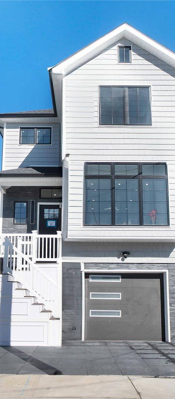 Casa com 3 Quartos à Beira-Mar à Venda em East Rockaway - Nova Iorque - EUA