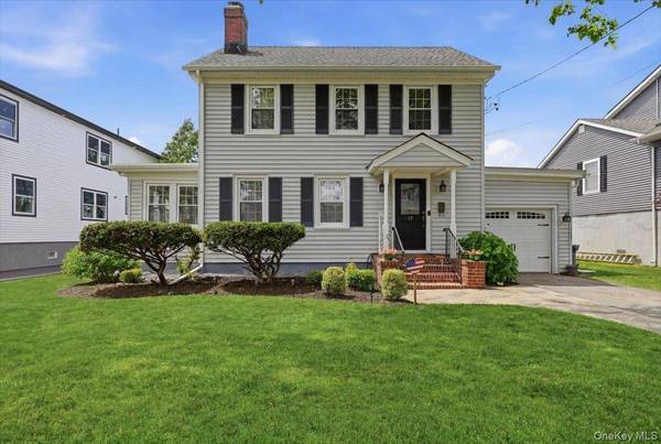 Casa com 3 Quartos à Venda em Amityville - Nova Iorque - EUA