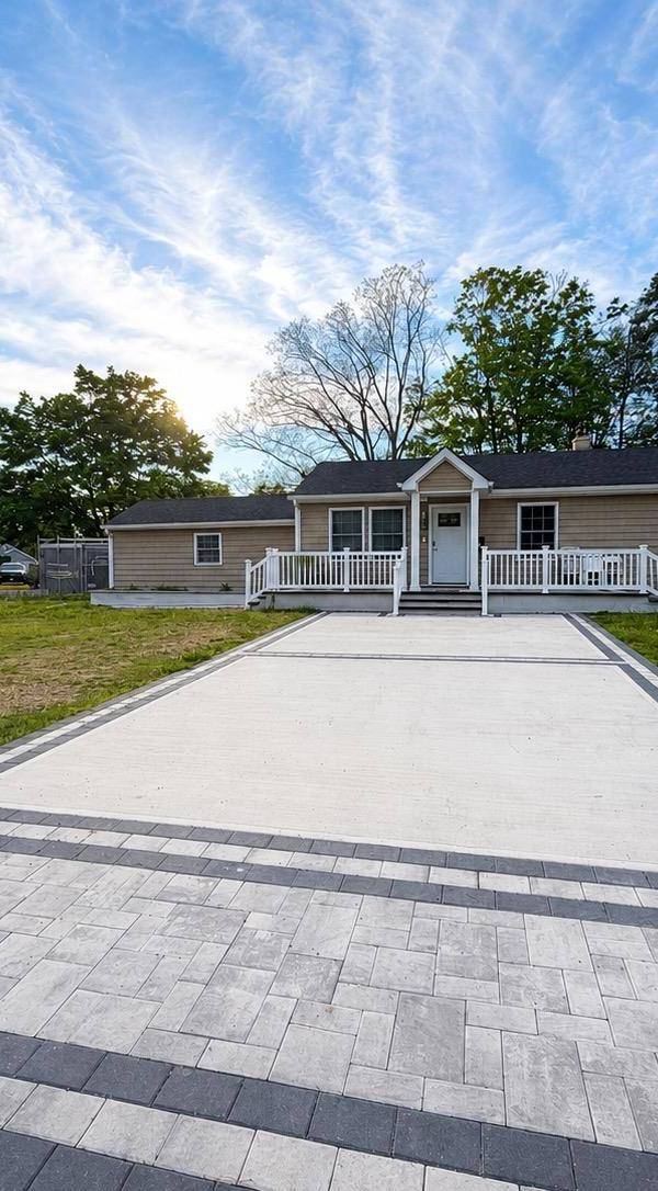 3 Bedroom Home for Sale in Bay Shore - New York - USA
