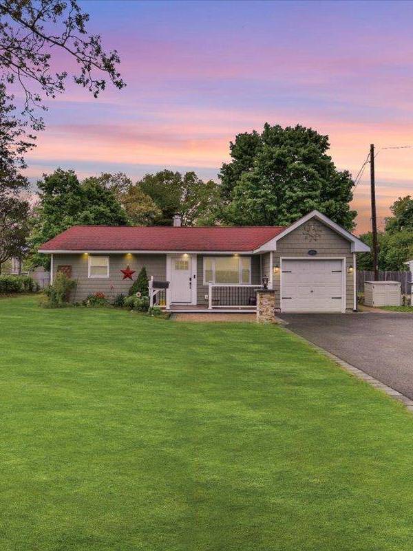 3 Bedroom Home for Sale in Bay Shore - New York - USA