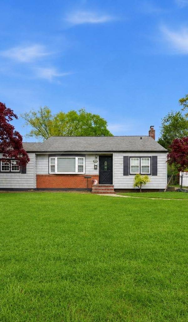 3 Bedroom Home for Sale in Bay Shore - New York - USA