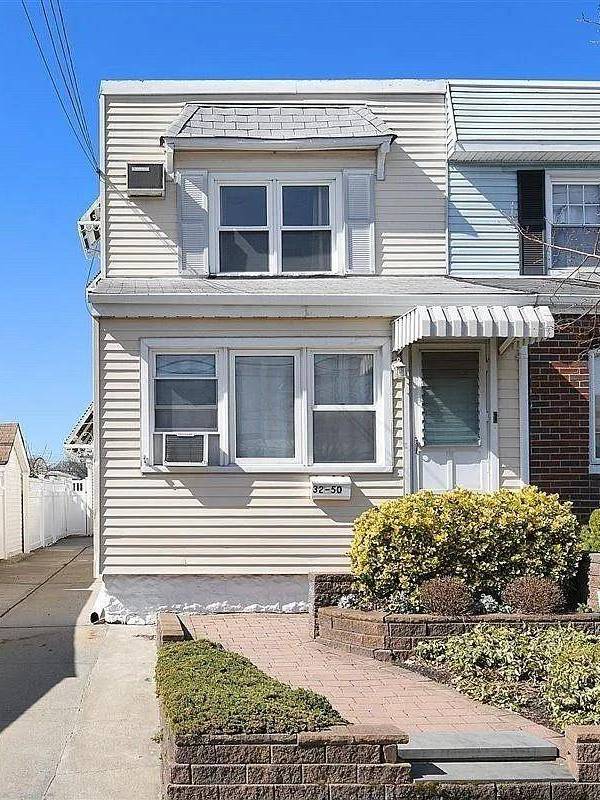 Casa de 3 Dormitorios en Venta en Bayside - Nueva York - EE. UU.