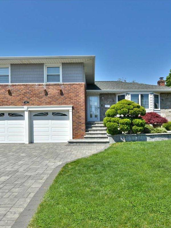 3 Bedroom Home for Sale in Bellmore - New York - USA