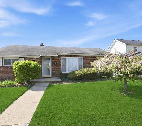 Casa de 3 Dormitorios en Venta en Bethpage - Nueva York - EE. UU.