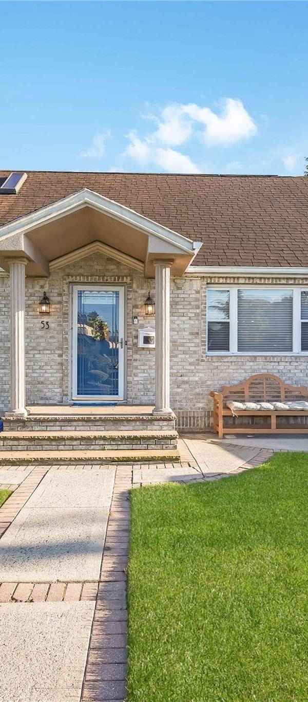 Casa de 3 Dormitorios en Venta en Bethpage - Nueva York - EE. UU.