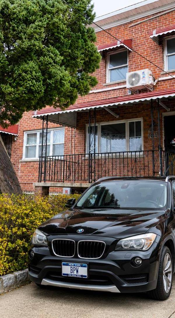 Casa de 3 Dormitorios en Venta en Bronx - Nueva York - EE. UU.