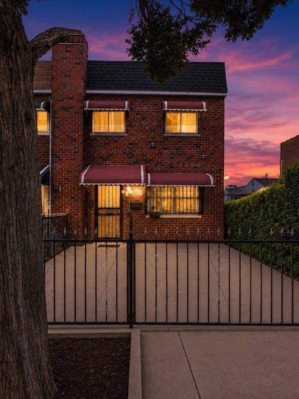 Casa de 3 Dormitorios en Venta en Bronx - Nueva York - EE. UU.