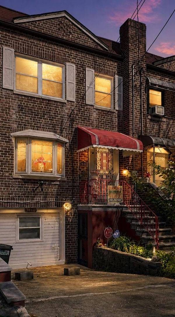 Casa de 3 Dormitorios en Venta en Bronx - Nueva York - EE. UU.