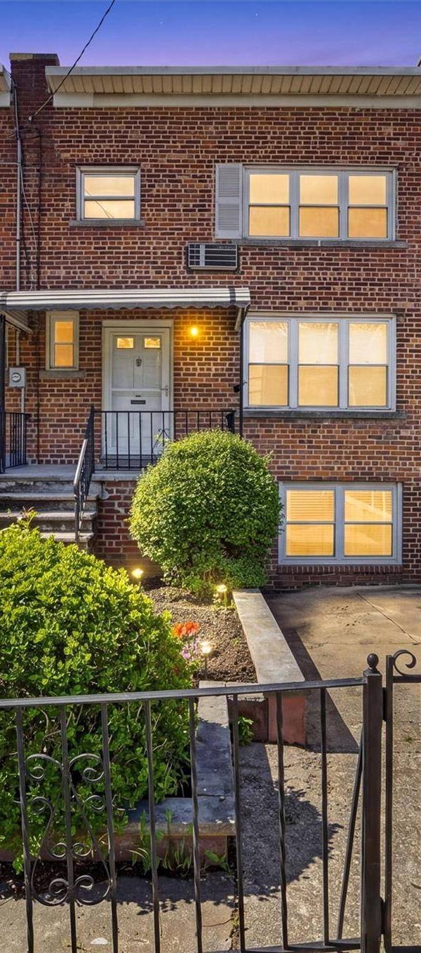 Casa de 3 Dormitorios en Venta en Bronx - Nueva York - EE. UU.