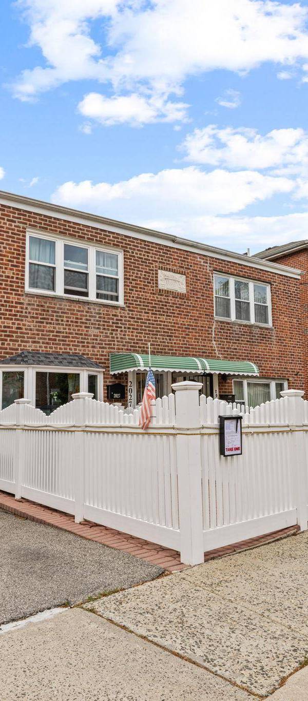 Casa de 3 Dormitorios en Venta en Bronx - Nueva York - EE. UU.