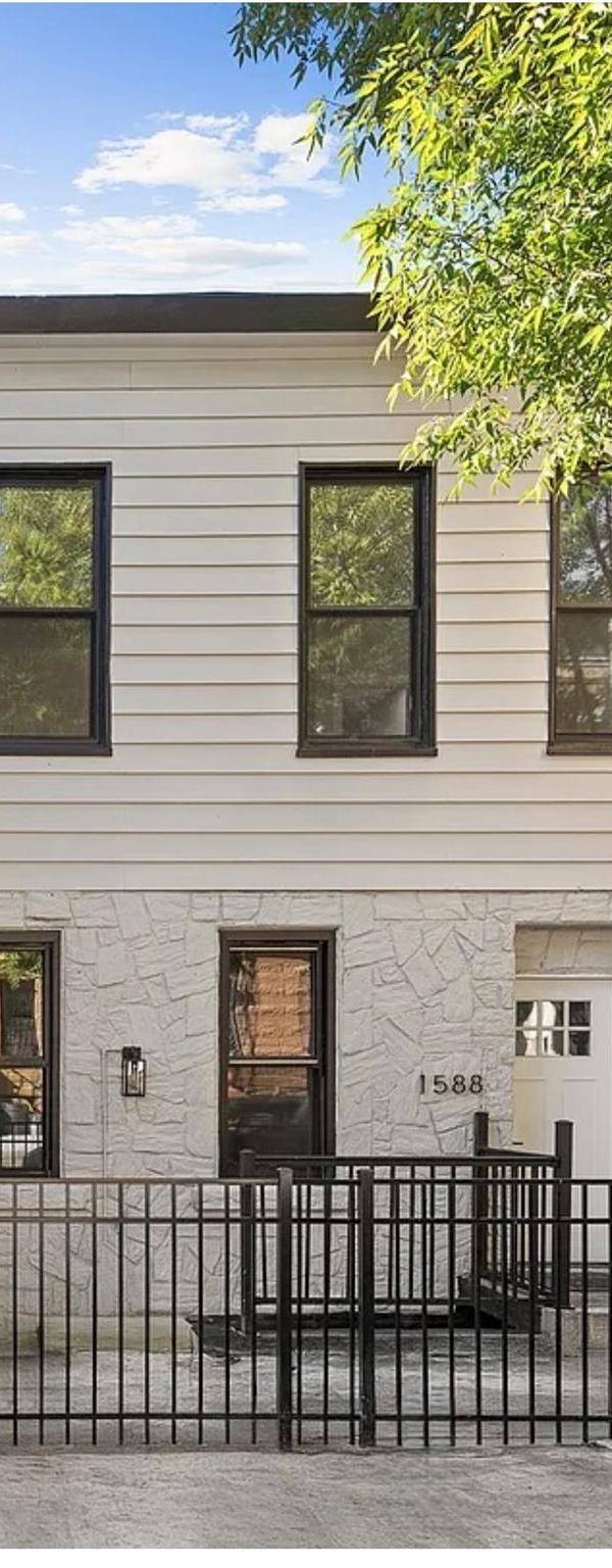 Casa de 3 Dormitorios en Venta en Brooklyn - Nueva York - EE. UU.