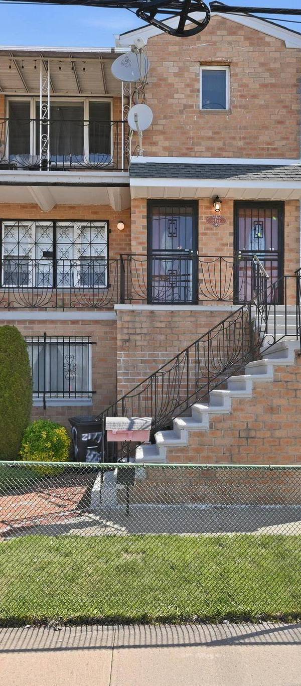 Casa de 3 Dormitorios en Venta en Brooklyn - Nueva York - EE. UU.