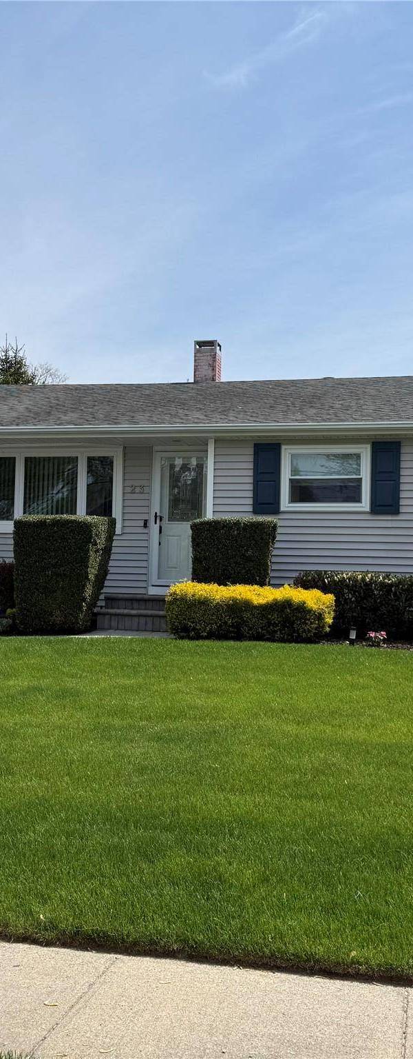 Casa de 3 Dormitorios en Venta en Centereach - Nueva York - EE. UU.