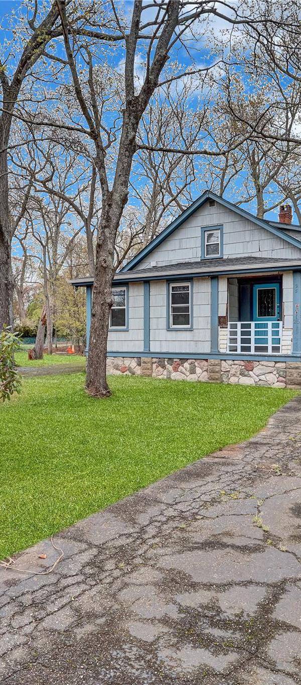 Casa de 3 Dormitorios en Venta en Centereach - Nueva York - EE. UU.