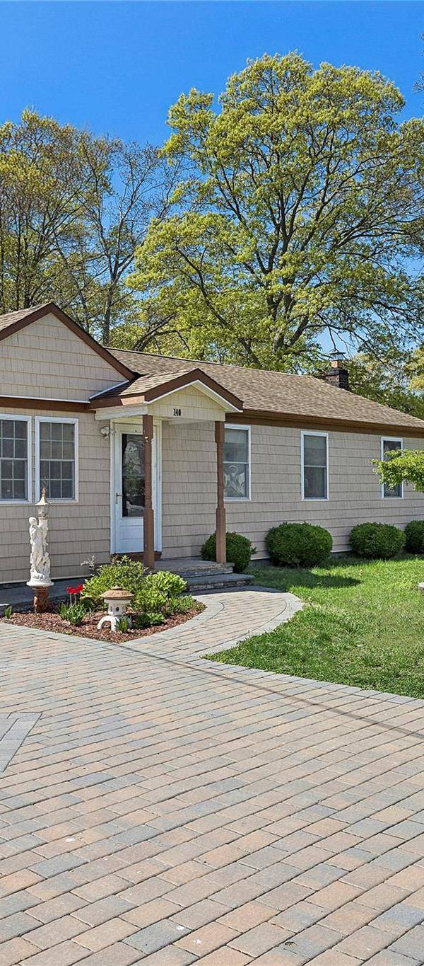 Casa de 3 Dormitorios en Venta en Central Islip - Nueva York - EE. UU.