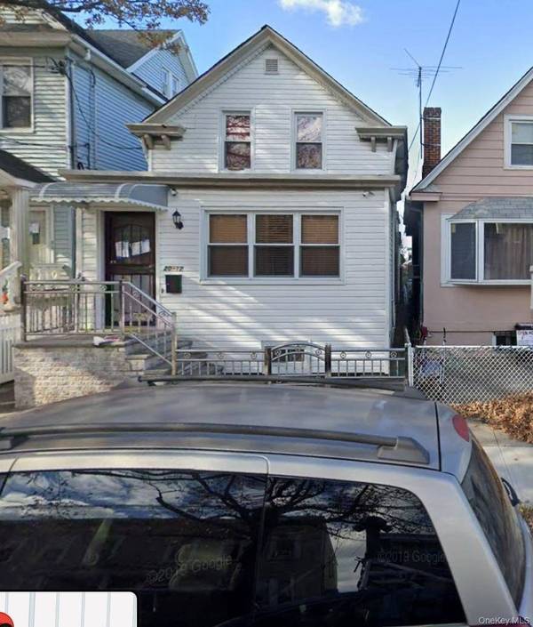 Casa com 3 Quartos à Venda em College Point - Nova Iorque - EUA