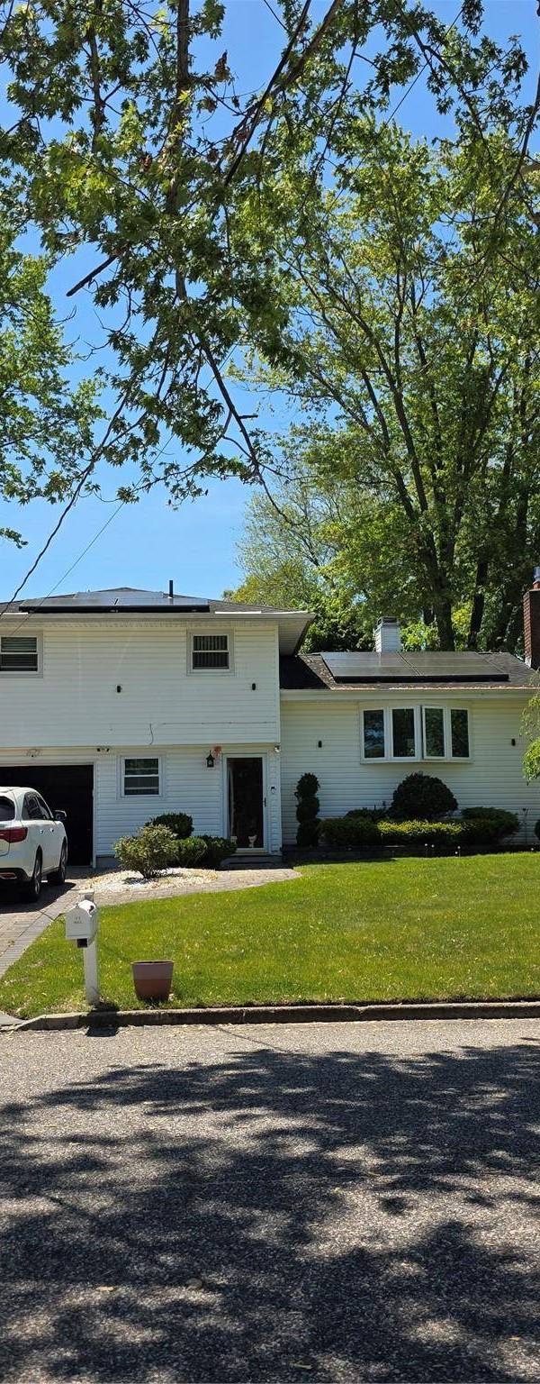 Casa de 3 Dormitorios en Venta en Coram - Nueva York - EE. UU.