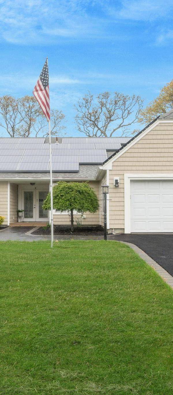 Casa de 3 Dormitorios en Venta en Coram - Nueva York - EE. UU.