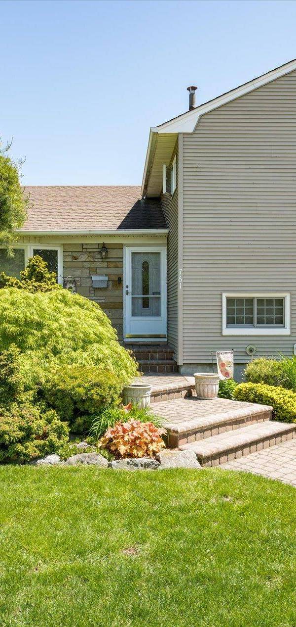 Casa de 3 Dormitorios en Venta en East Meadow - Nueva York - EE. UU.
