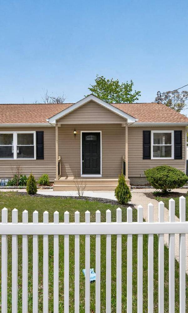 Casa de 3 Dormitorios en Venta en East Patchogue - Nueva York - EE. UU.