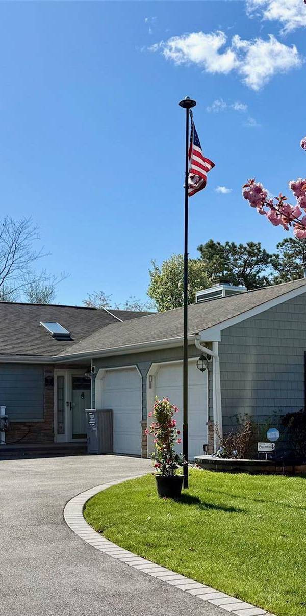 Casa de 3 Dormitorios en Venta en East Patchogue - Nueva York - EE. UU.