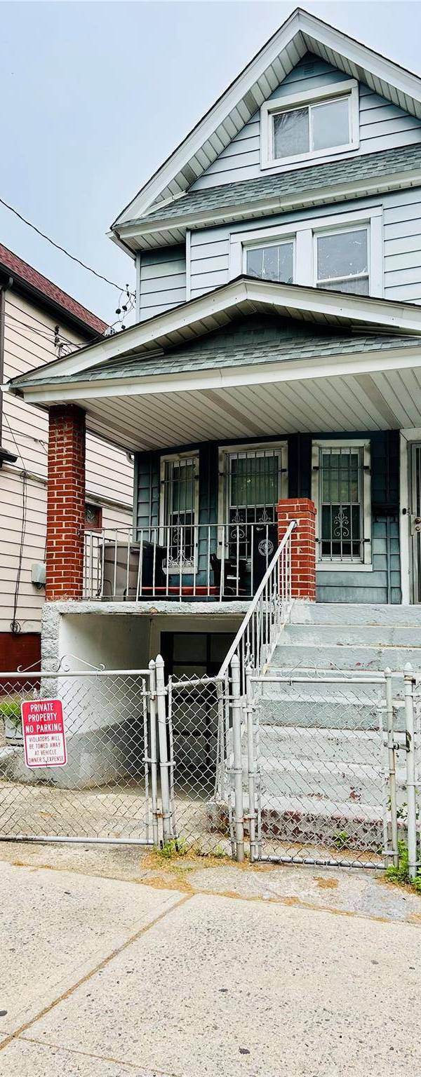 3 Bedroom Home for Sale in Elmhurst - New York - USA