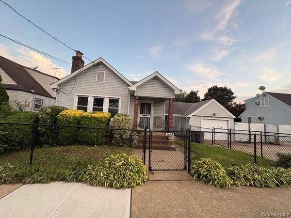 Casa com 3 Quartos à Venda em Elmont - Nova Iorque - EUA