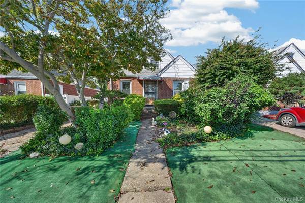 Casa com 3 Quartos à Venda em Elmont - Nova Iorque - EUA