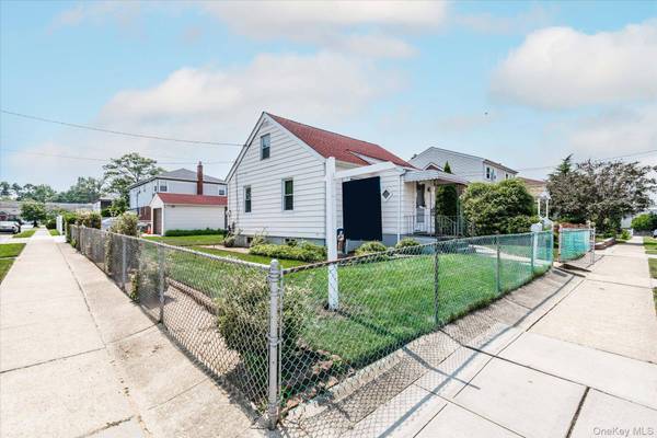 Casa com 3 Quartos à Venda em Elmont - Nova Iorque - EUA