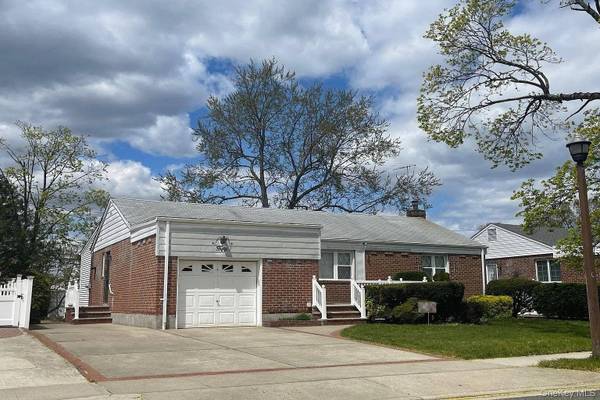 Casa com 3 Quartos à Venda em Elmont - Nova Iorque - EUA