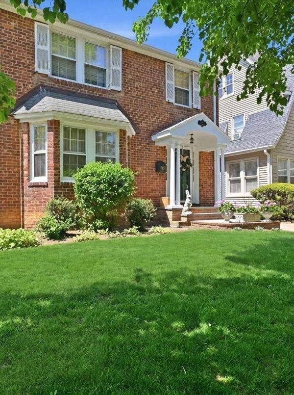 Casa com 3 Quartos à Venda em Floral Park - Nova Iorque - EUA