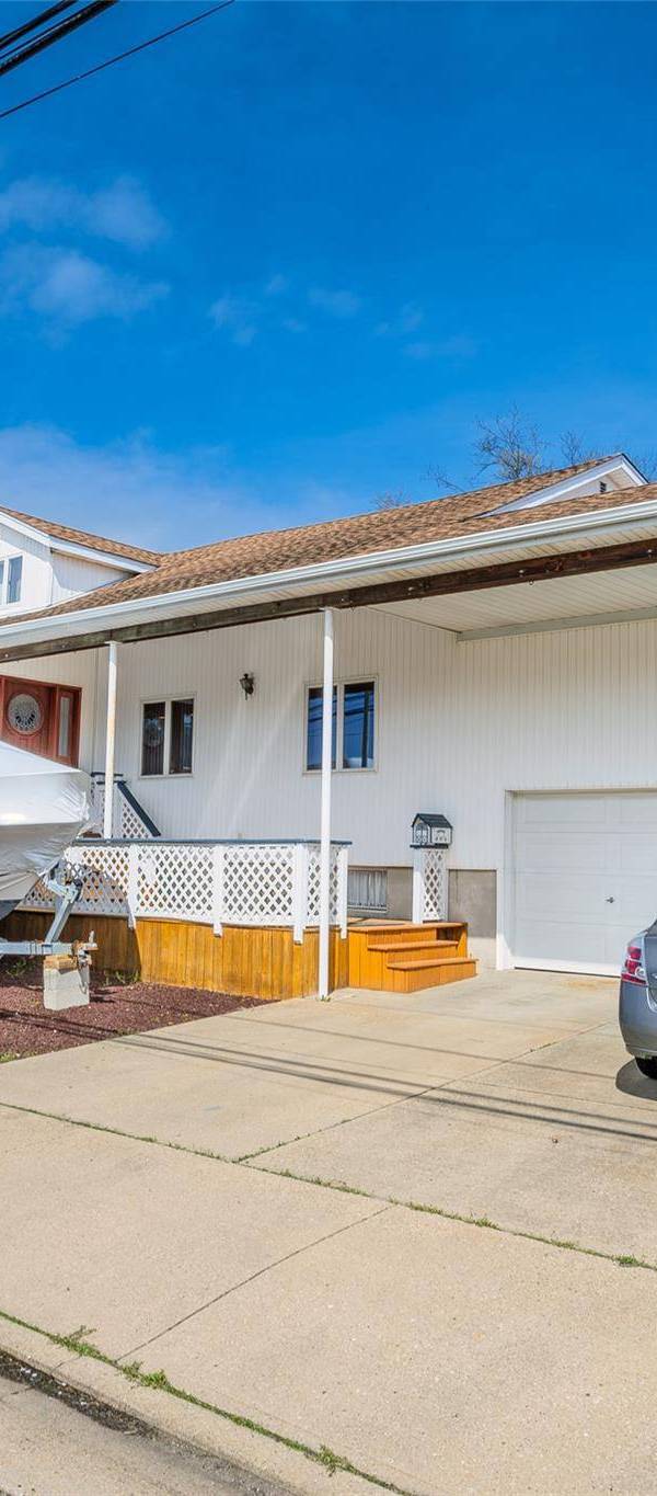 Casa de 3 Dormitorios en Venta en Freeport - Nueva York - EE. UU.