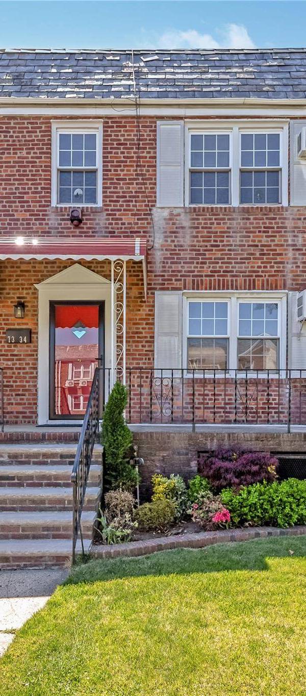 Casa com 3 Quartos à Venda em Fresh Meadows - Nova Iorque - EUA