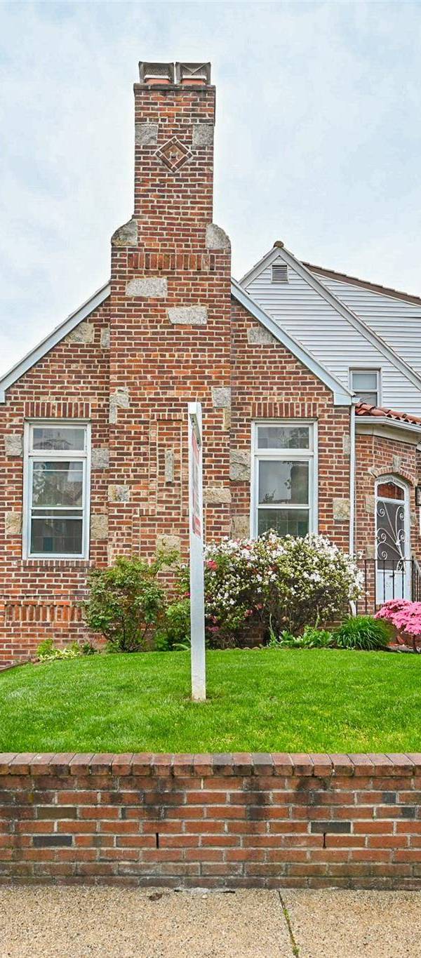 Casa com 3 Quartos à Venda em Fresh Meadows - Nova Iorque - EUA