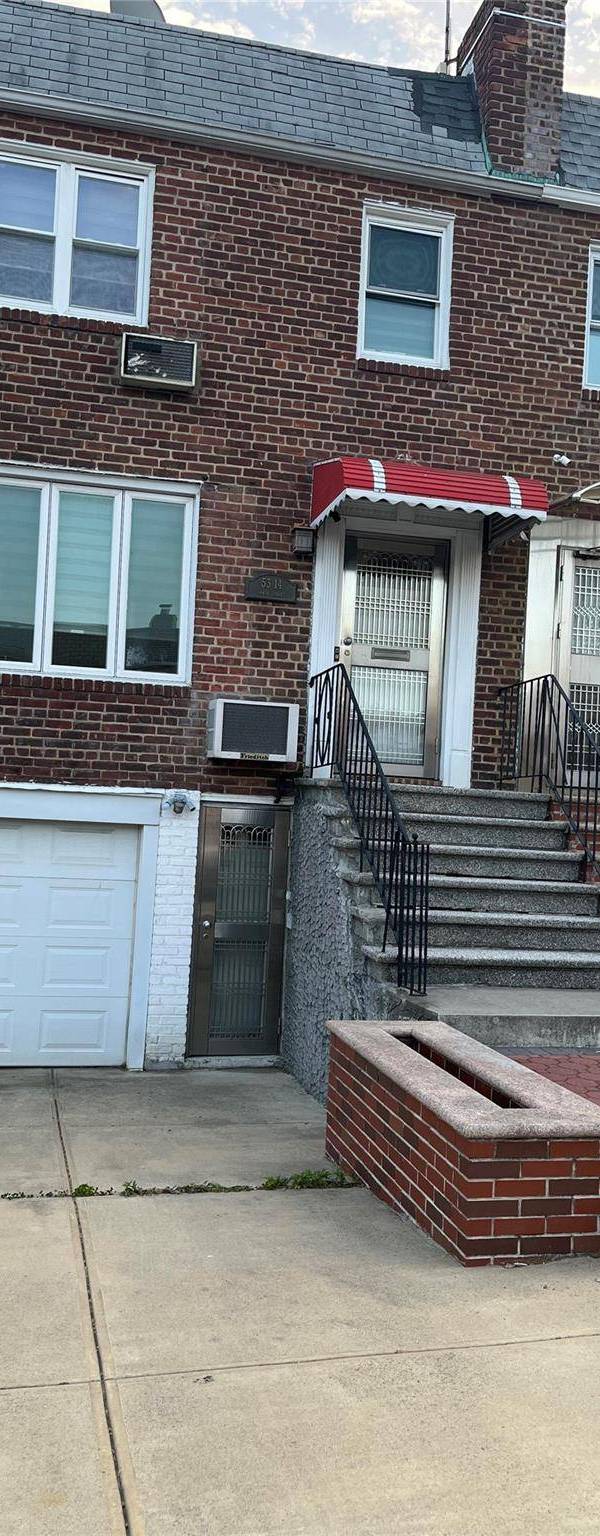 Casa com 3 Quartos à Venda em Fresh Meadows - Nova Iorque - EUA