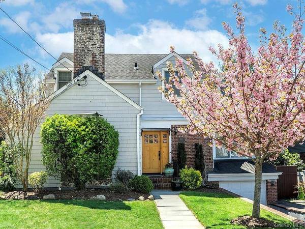 Casa com 3 Quartos à Venda em Glen Head - Nova Iorque - EUA
