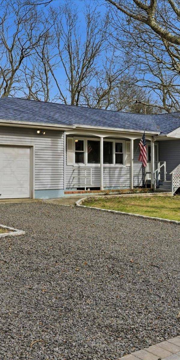Casa de 3 Dormitorios en Venta en Hampton Bays - Nueva York - EE. UU.