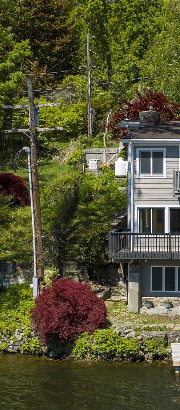 Casa de 3 Dormitorios en Venta en Holmes - Nueva York - EE. UU.