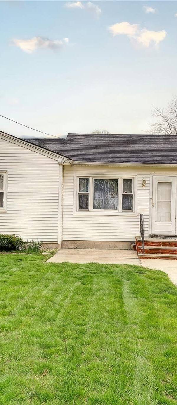 Casa com 3 Quartos à Venda em Holtsville - Nova Iorque - EUA