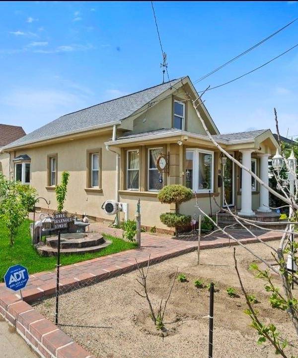 Casa de 3 Dormitorios en Venta en Inwood - Nueva York - EE. UU.