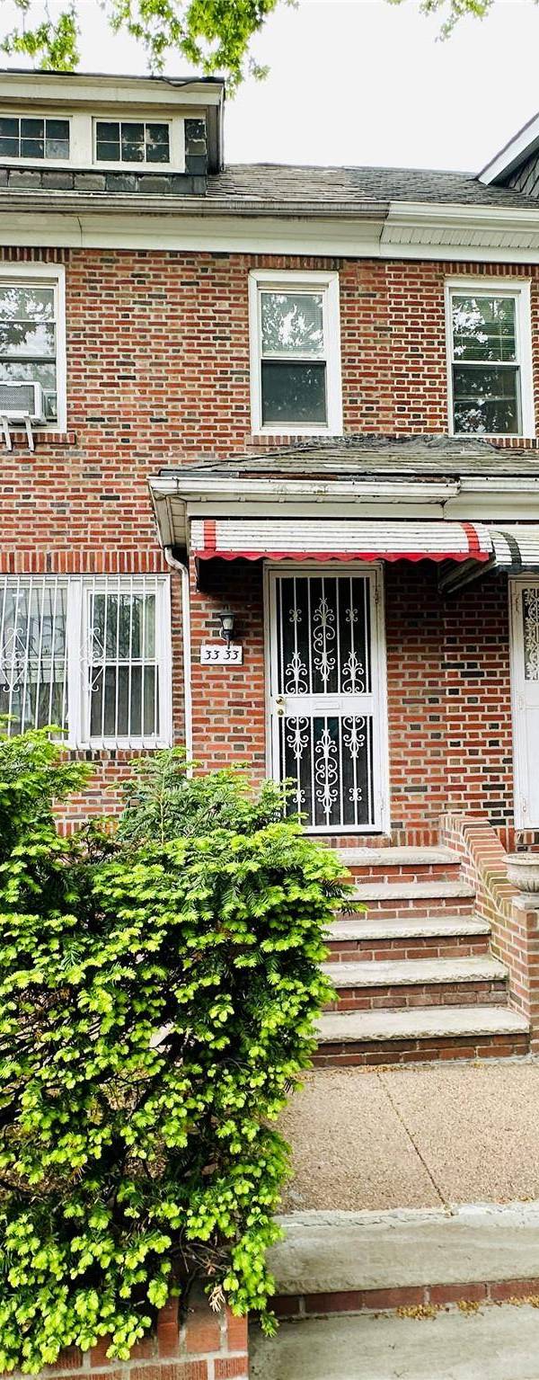 Casa com 3 Quartos à Venda em Jackson Heights - Nova Iorque - EUA