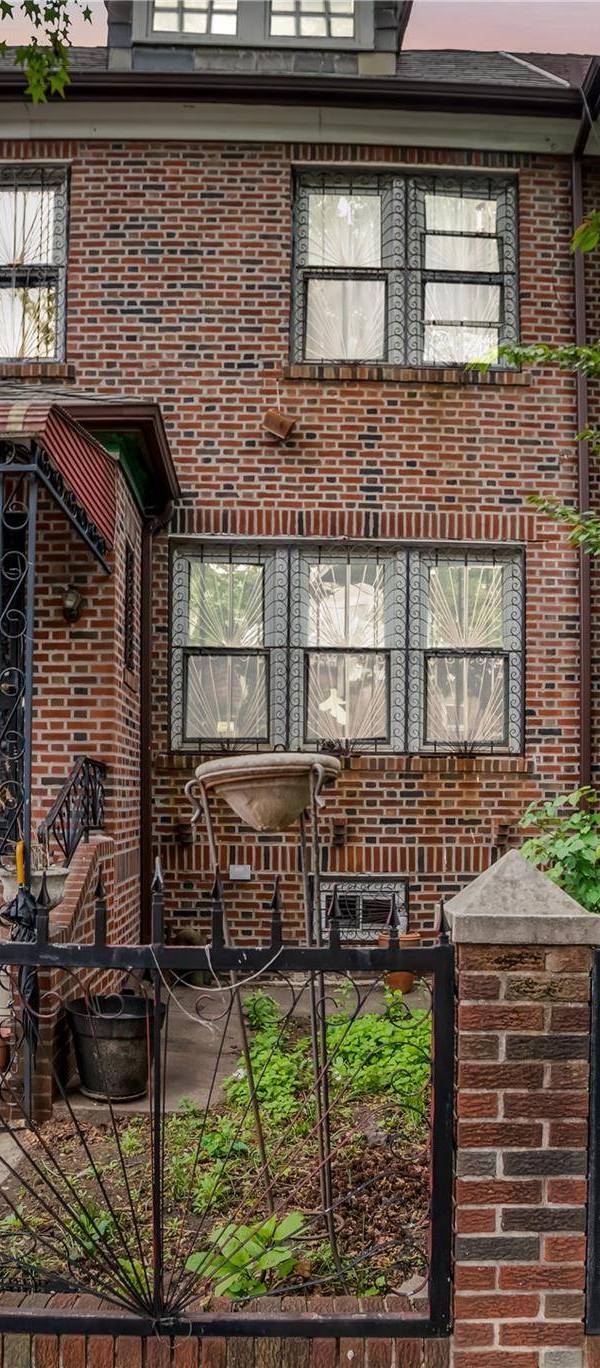Casa com 3 Quartos à Venda em Jackson Heights - Nova Iorque - EUA
