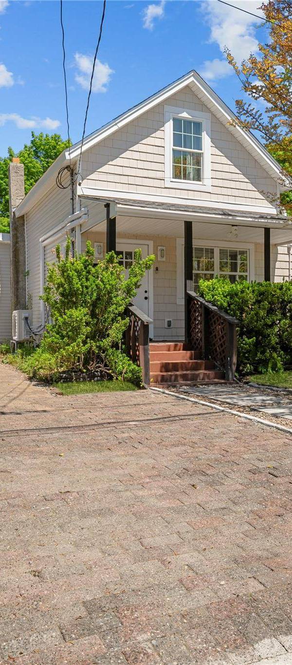 Casa de 3 Dormitorios en Venta en Kings Park - Nueva York - EE. UU.